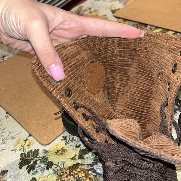 CONVERSE High Tops - Picture 4 of 4